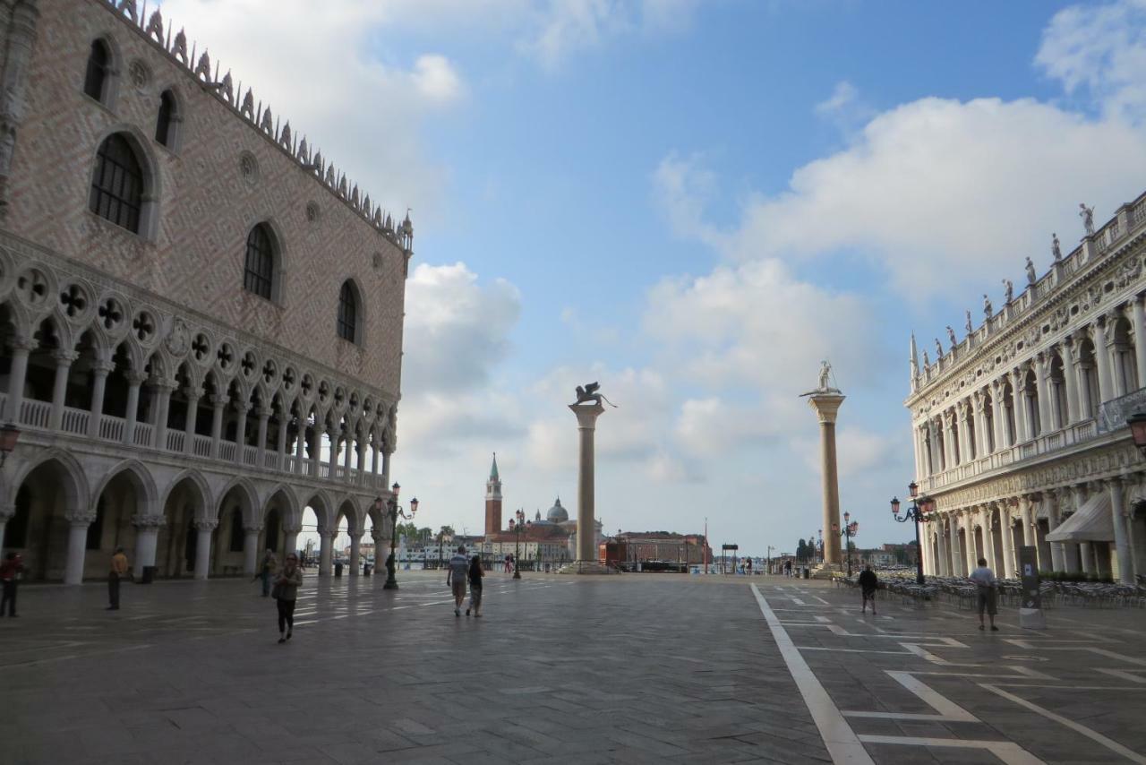 San Salvador Basic & Local 2 Stars Hotel Venise